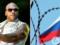 Хитмейкер 2010-х Flo Rida дал концерт в Москве и признался россиянам в любви: в аэропорту его встретили медведи с балалайками.