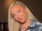 Матвиенко в мини и прозрачных гольфах спела на улице свою новую песню